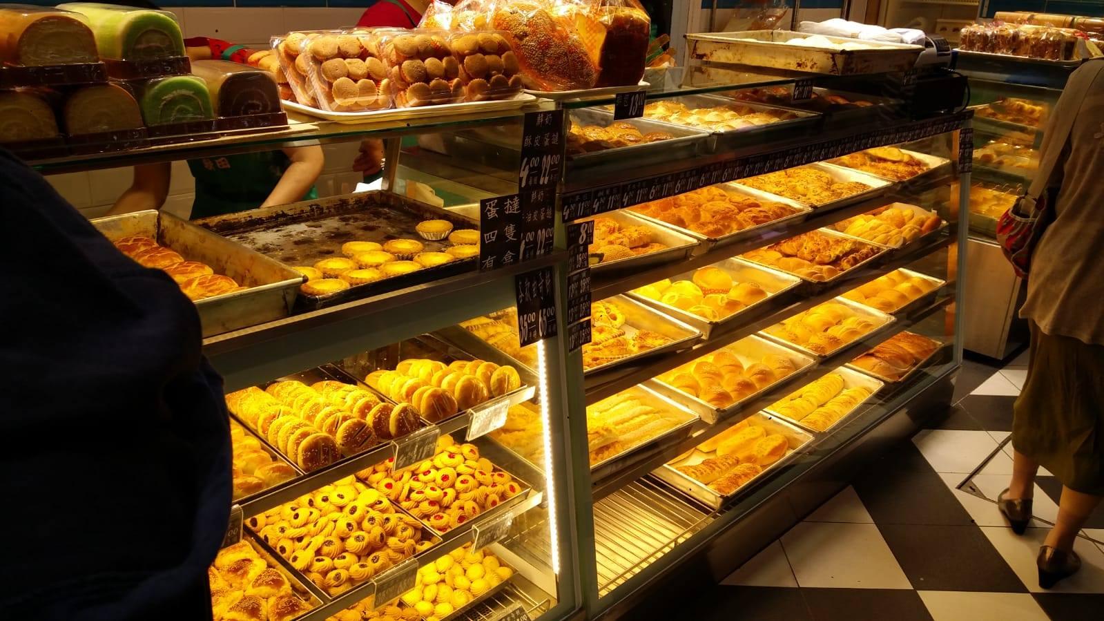 該餅店價格親民,蛋撻4元一個。(fb「慈雲山市場 」圖片)