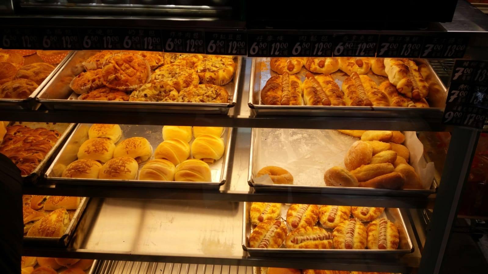 該餅店價格親民,蛋撻4元一個。(fb「慈雲山市場 」圖片)