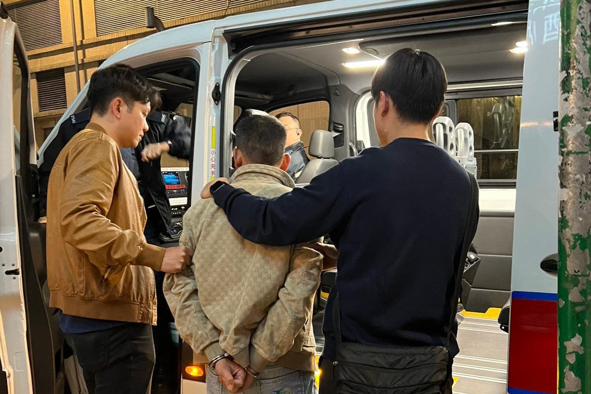 警方在案發翌日拘捕涉案內地男子。(警方提供)