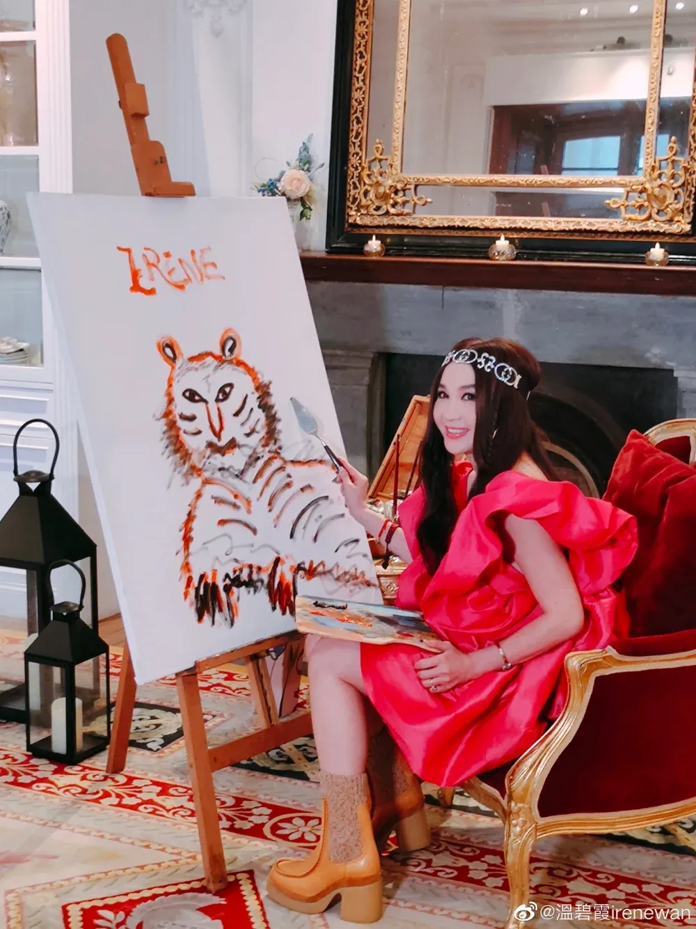 溫碧霞於2022年已露兩手,畫老虎賀虎年。