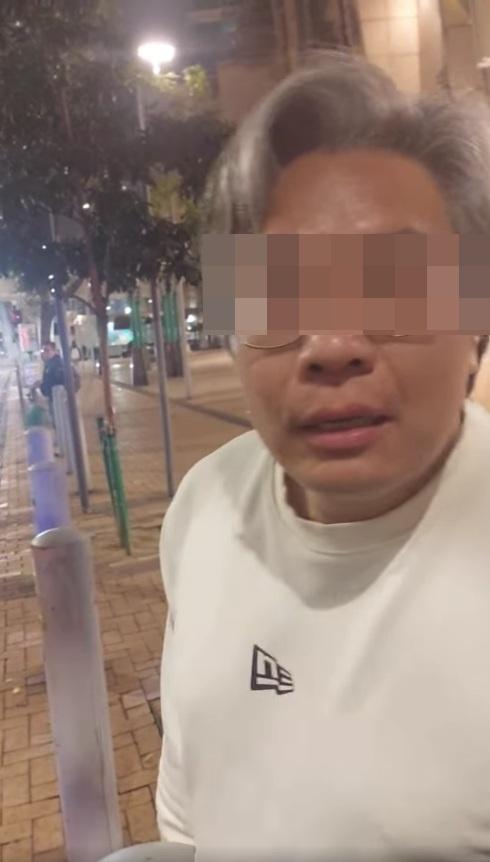 白衣男表示已付了100元。(網片截圖)