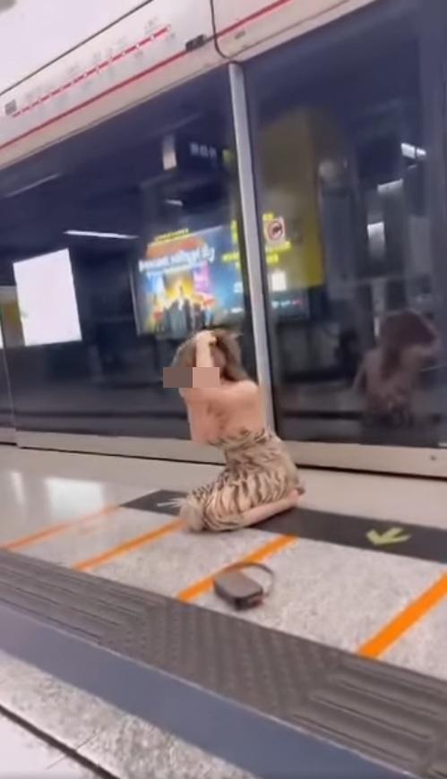 豹紋「醉娃」多次做出想吐的表情。(網片截圖)