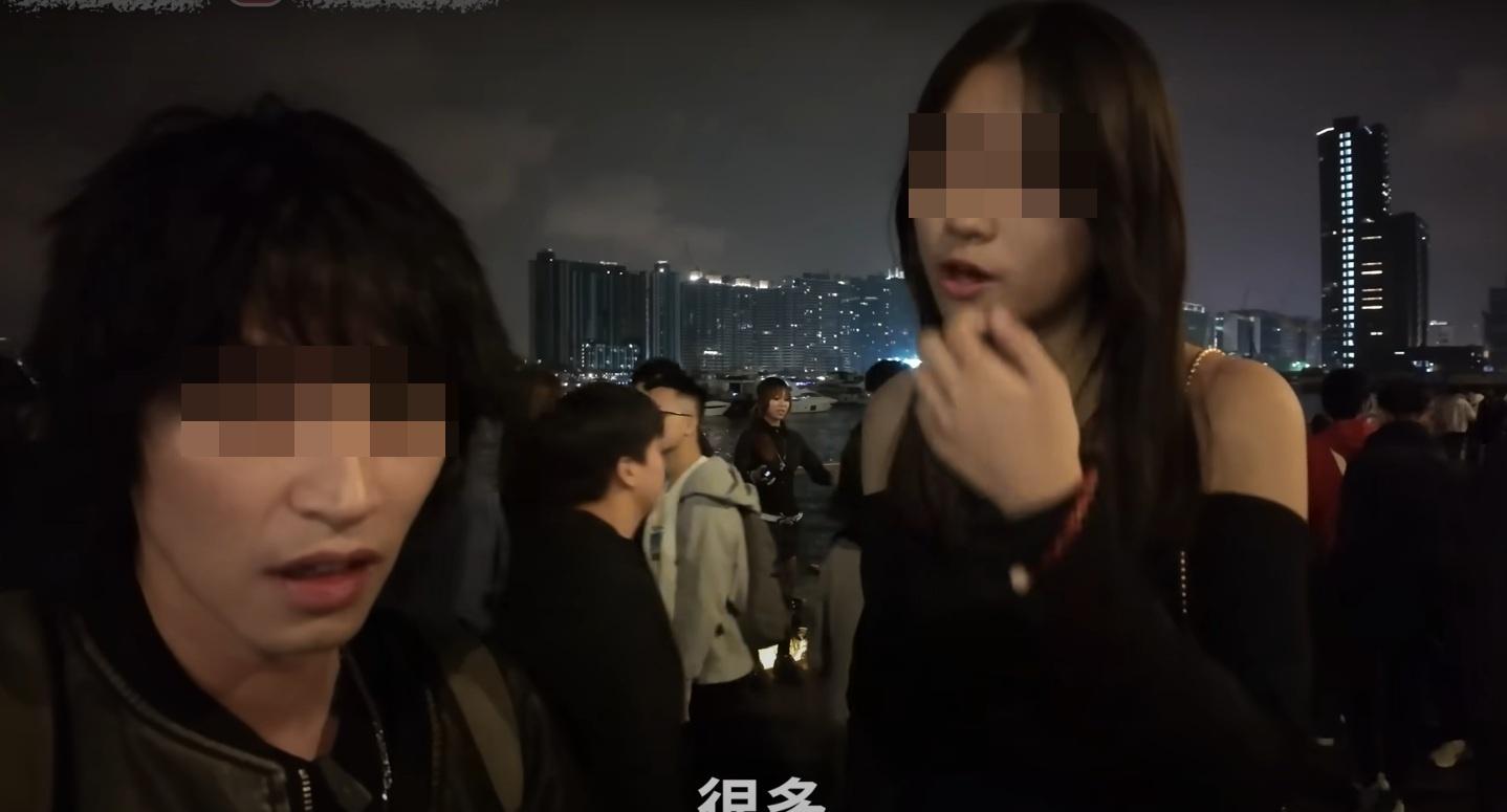 一名少女表示許多人在觀濱厠所性交。(網片截圖)