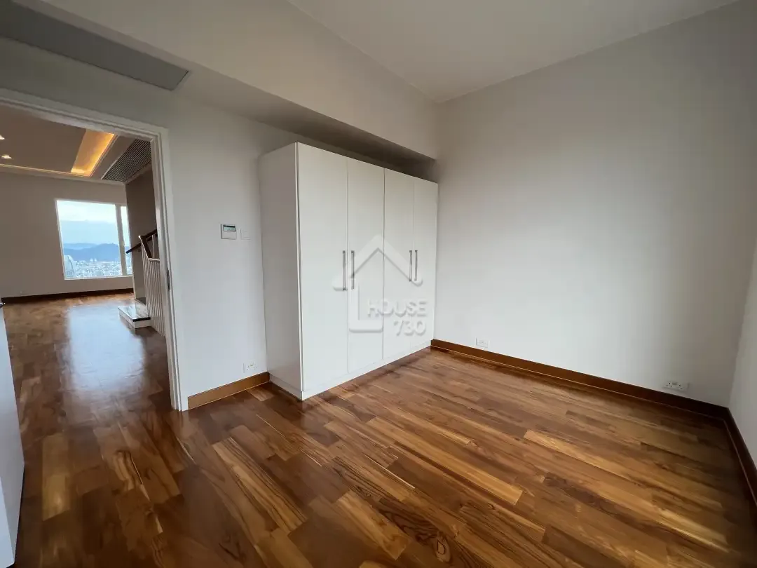 五索入住的山頂大宅應該只屬租住性質。(house730網站圖片)