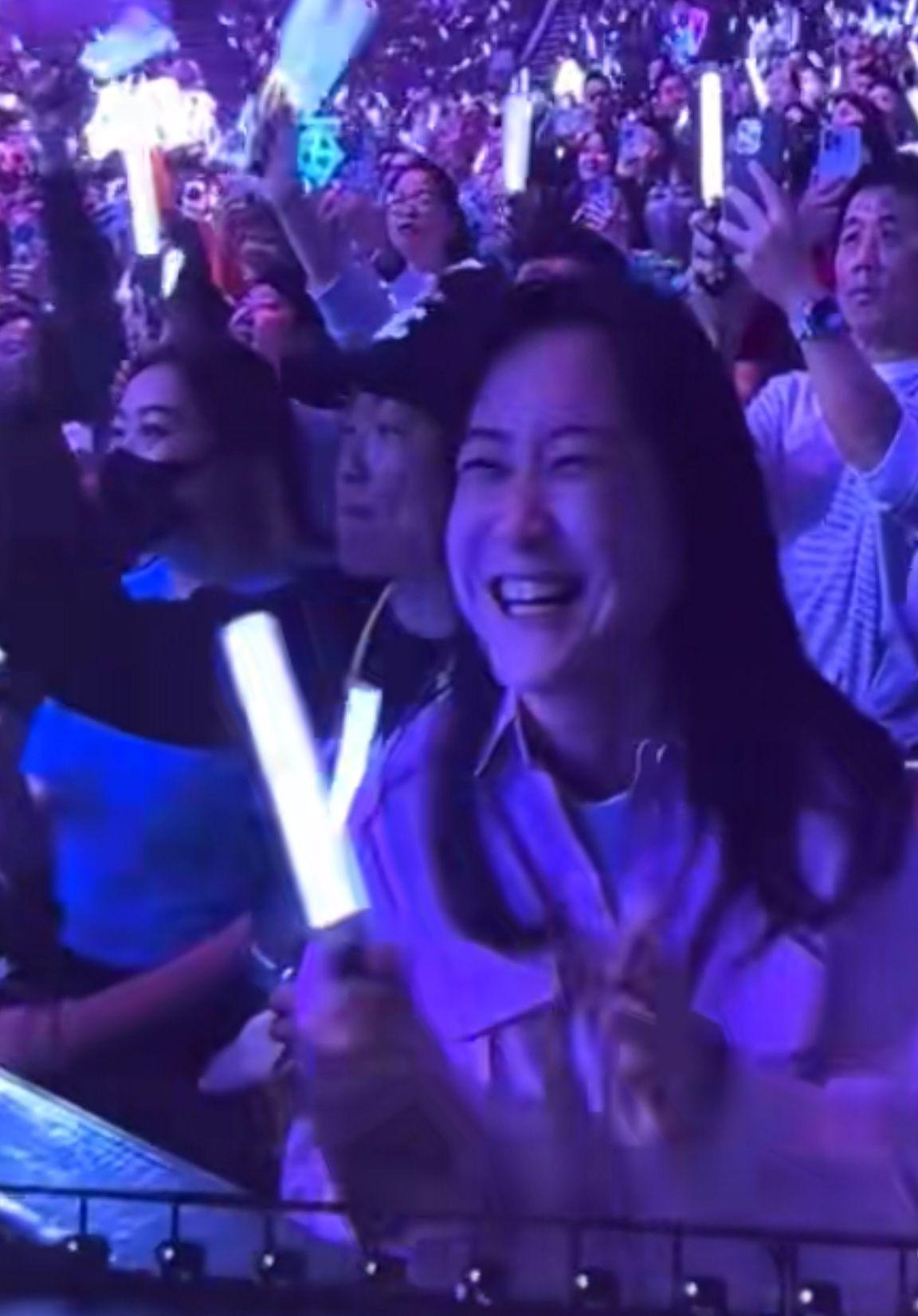 內地紅星賈玲昨晚亦是座上客。