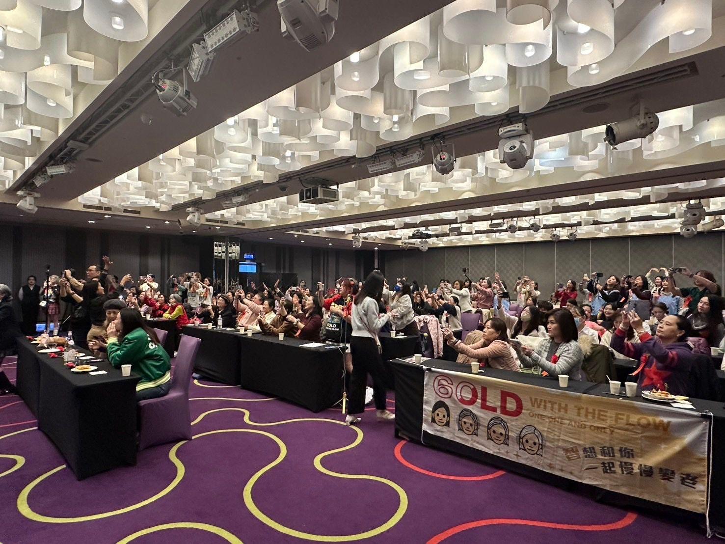 蔡一智的台灣生日party獲大批歌迷支持。