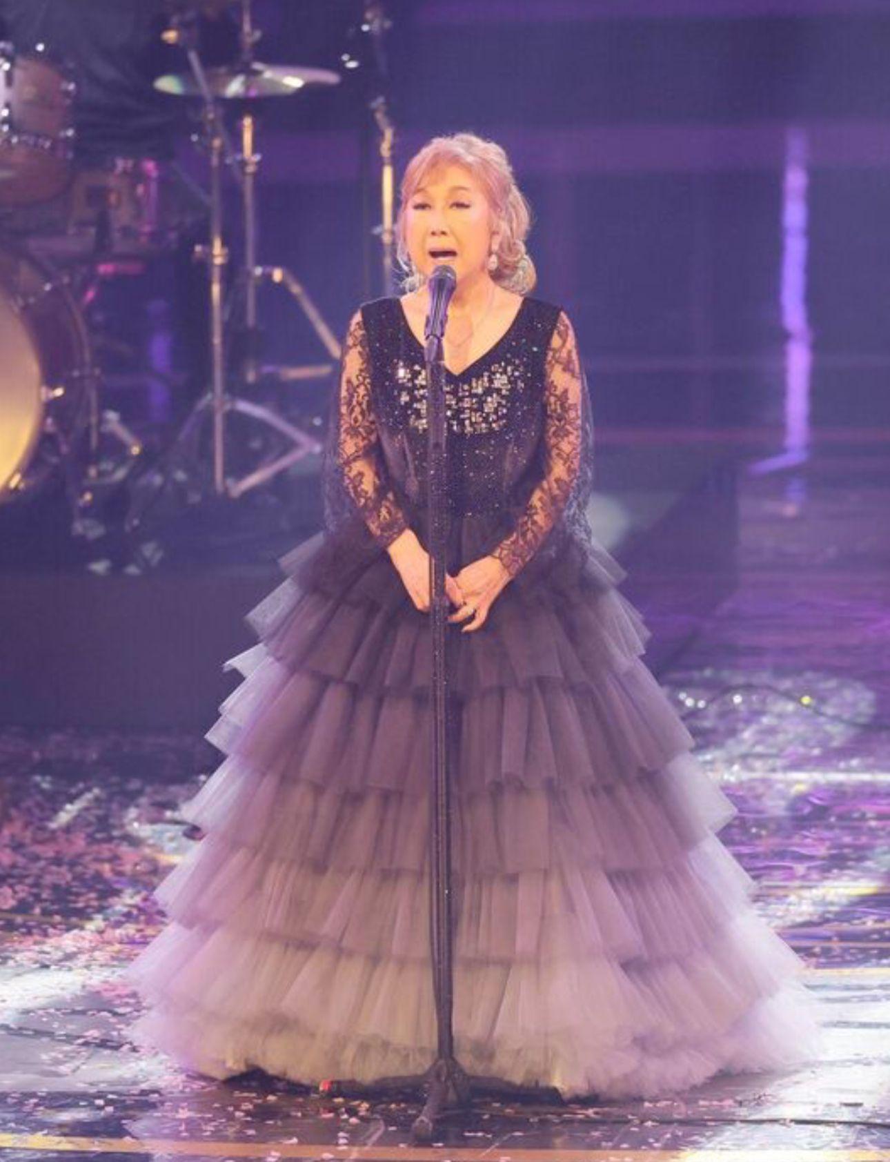 老牌女歌手高橋真梨子唱出《霧之戀》原曲《for you…》。