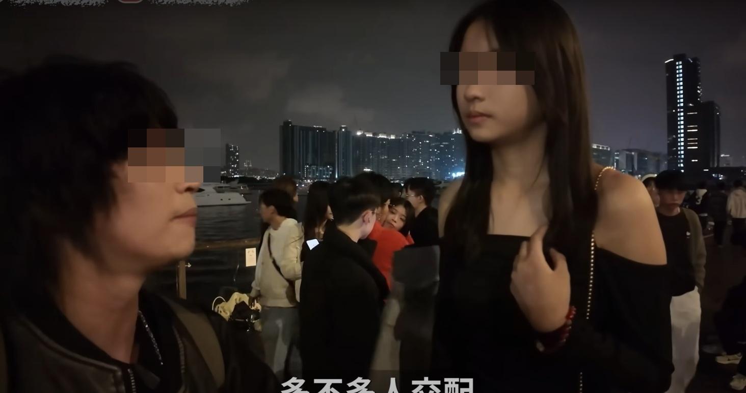 一名少女表示許多人在觀濱厠所性交。(網片截圖)