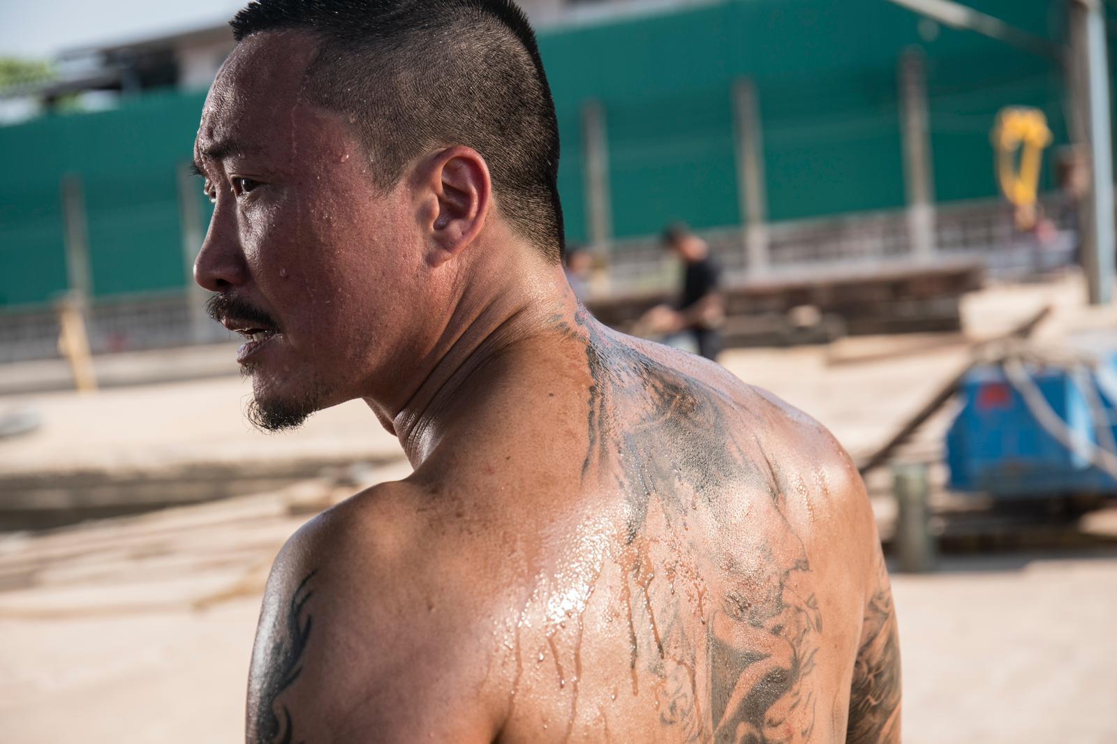 鄭中基一改戲路主演復仇動作電影《阿龍》。