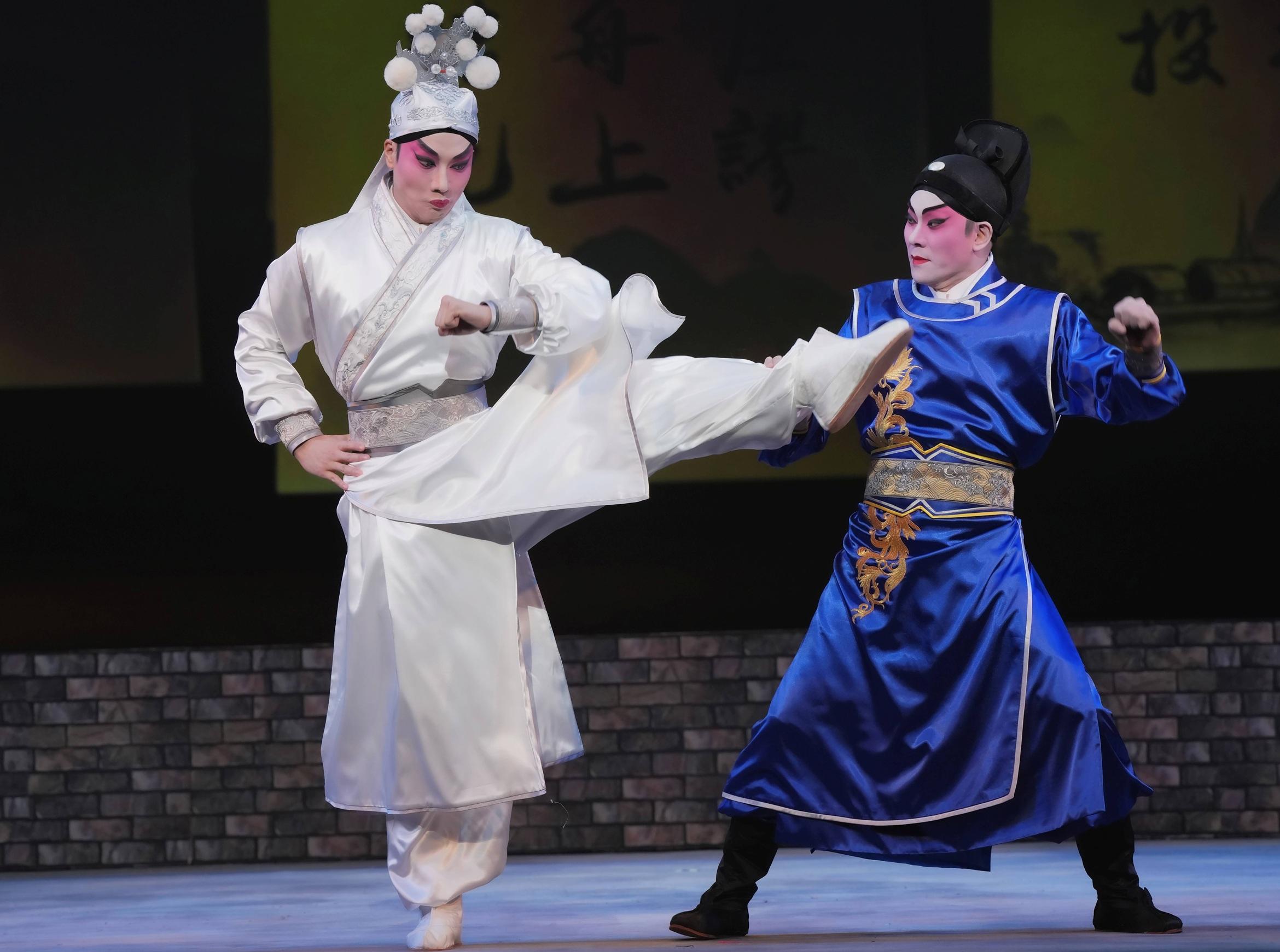 兩大粵劇界男神王志良飾演白玉堂與梁兆明飾演展昭成焦點。