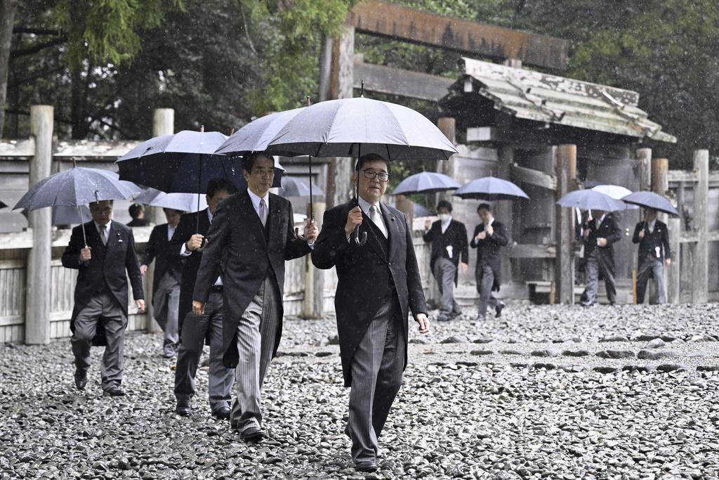 日本首相石破茂在新年拜訪伊勢神宮。(美聯社)