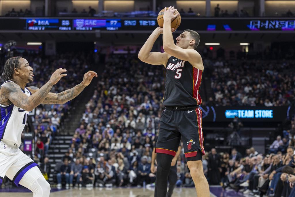 帝王雙加時以123:118擊敗熱火。(美聯社)