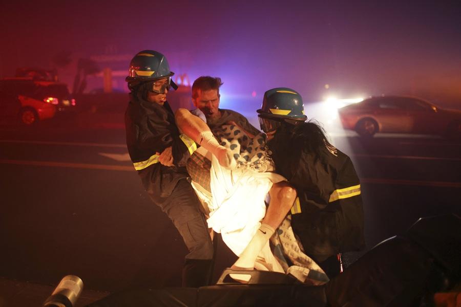 洛杉磯發生嚴重山火,3萬人疏散。(美聯社)