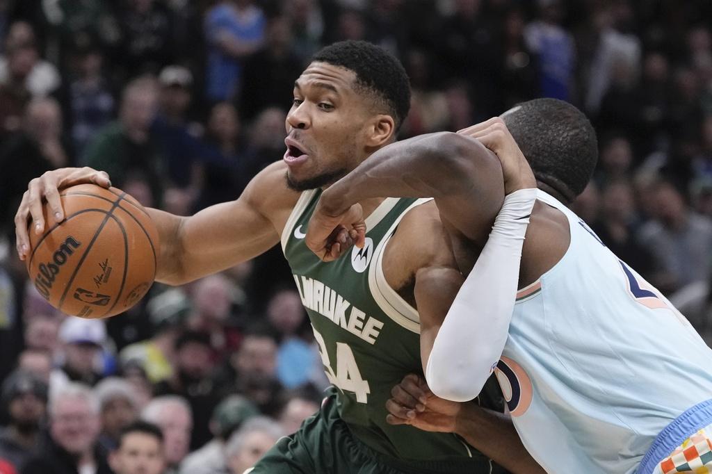 公鹿121:105贏馬刺。(美聯社)