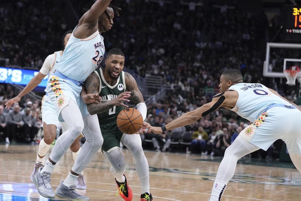 公鹿121:105贏馬刺。(美聯社)