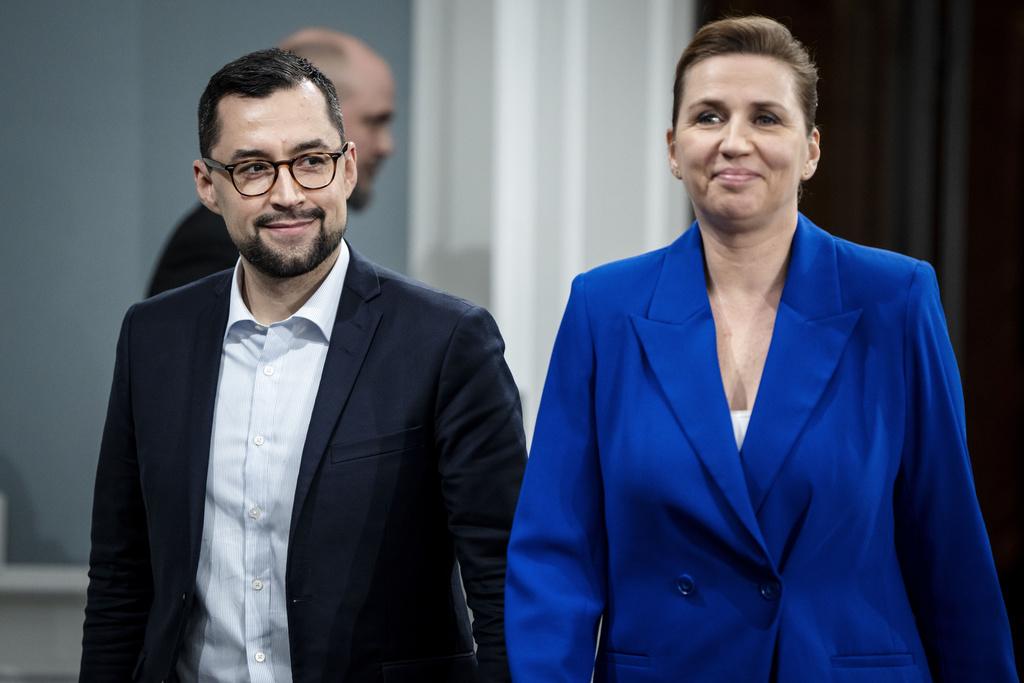 丹麥女首相弗雷澤里克森及格陵蘭自治政府總理埃格德(Mute Egede)日前召開記者會。(美聯社)