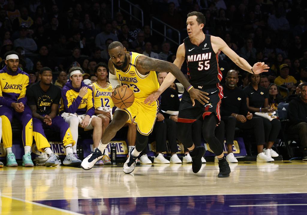 湖人以117:108擊敗邁亞密熱火。(美聯社)