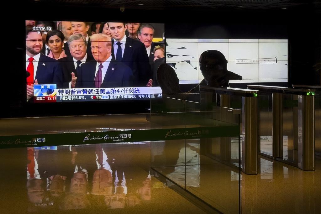 中央電視台報道特朗普就職。(美聯社)