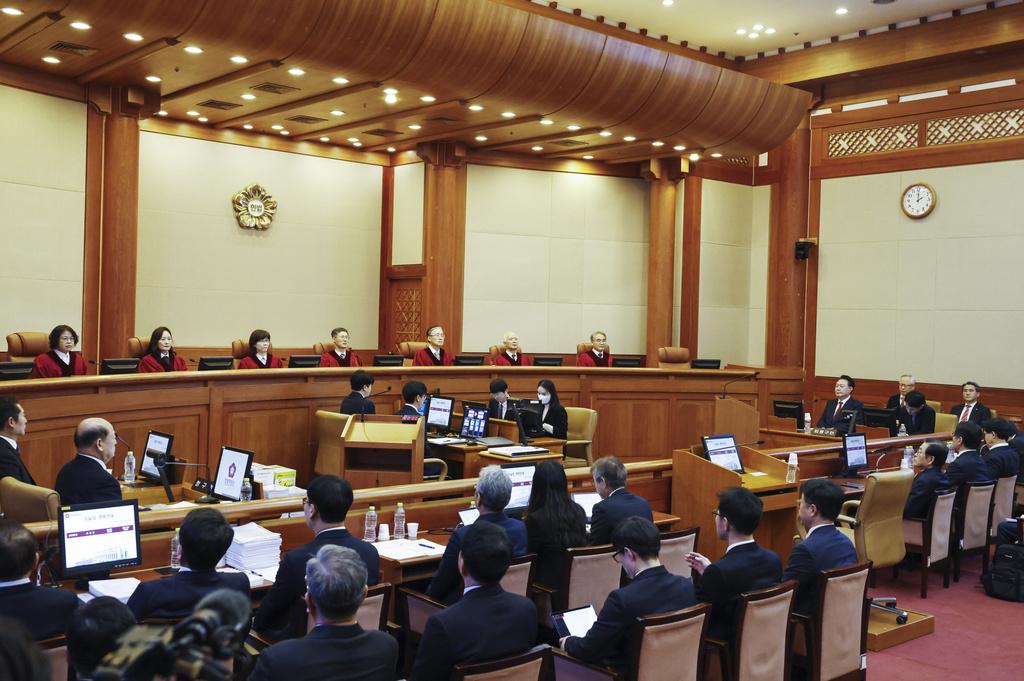 尹錫悅上周四出席憲法法院對他的彈劾審訊。(資料圖片)