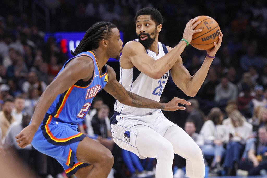 獨行俠121:115雷霆。(美聯社)