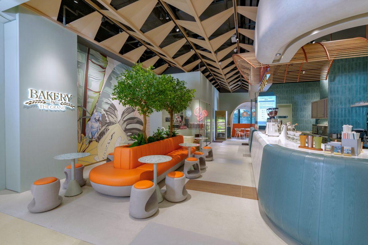 以城市中的後花園為設計靈感,採用柔和的綠色和品牌標誌性的橙色作為主調,予人年輕活力感覺。