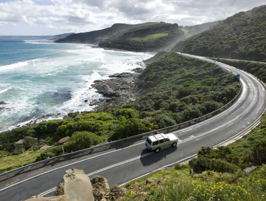 被譽為「澳洲最美公路」、位於墨爾本近郊的著名景點大洋路(Great Ocean Road)發生交通意外,中國公民2死3傷(網上圖片)