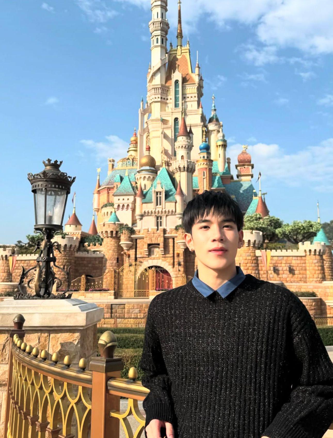 Fourth到香港迪士尼樂園打卡。