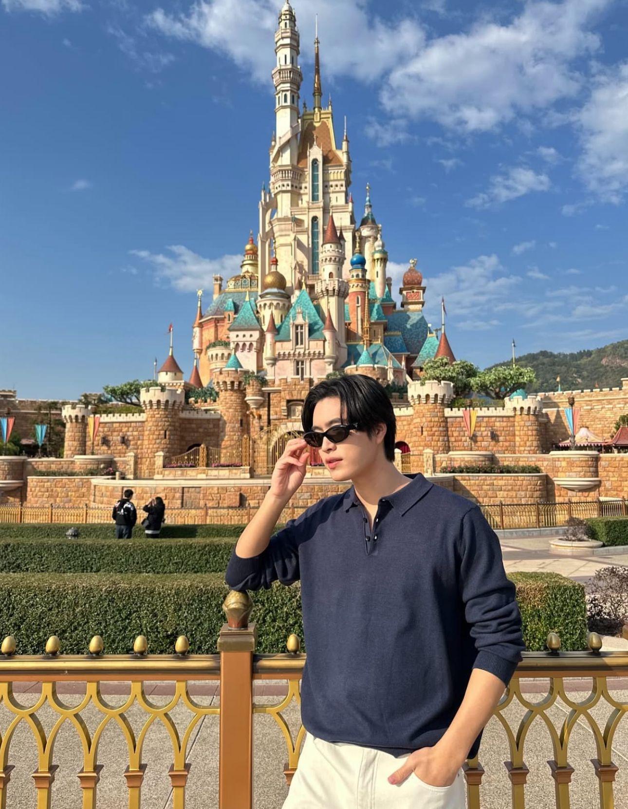 Gemin到香港迪士尼樂園打卡。