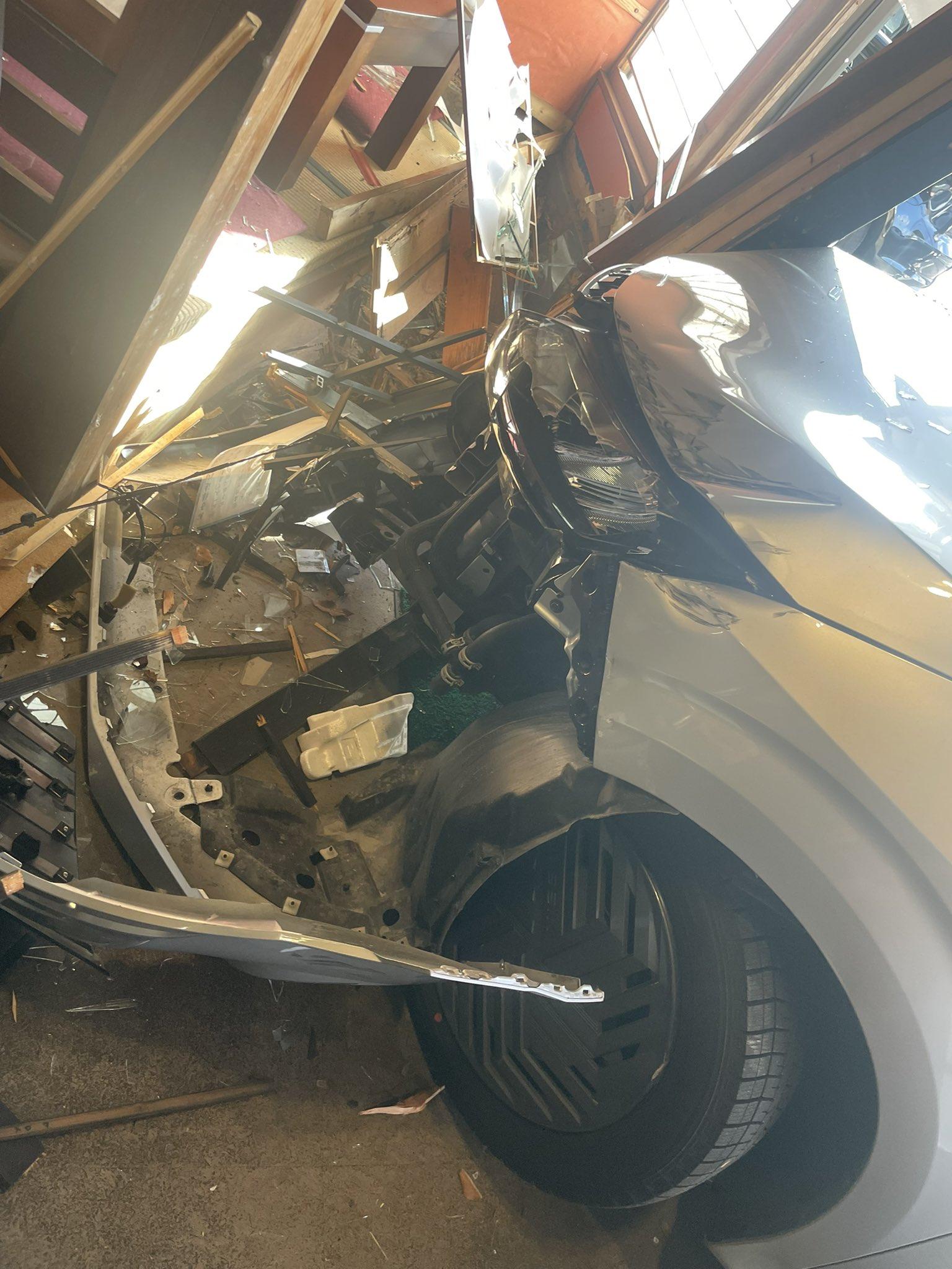 香港女遊客在日本靜岡縣伊豆市涉及交通意外,據報她駕駛的汽車撞向一間蕎麥麵店,導致一名顧客受傷。(網上圖片)