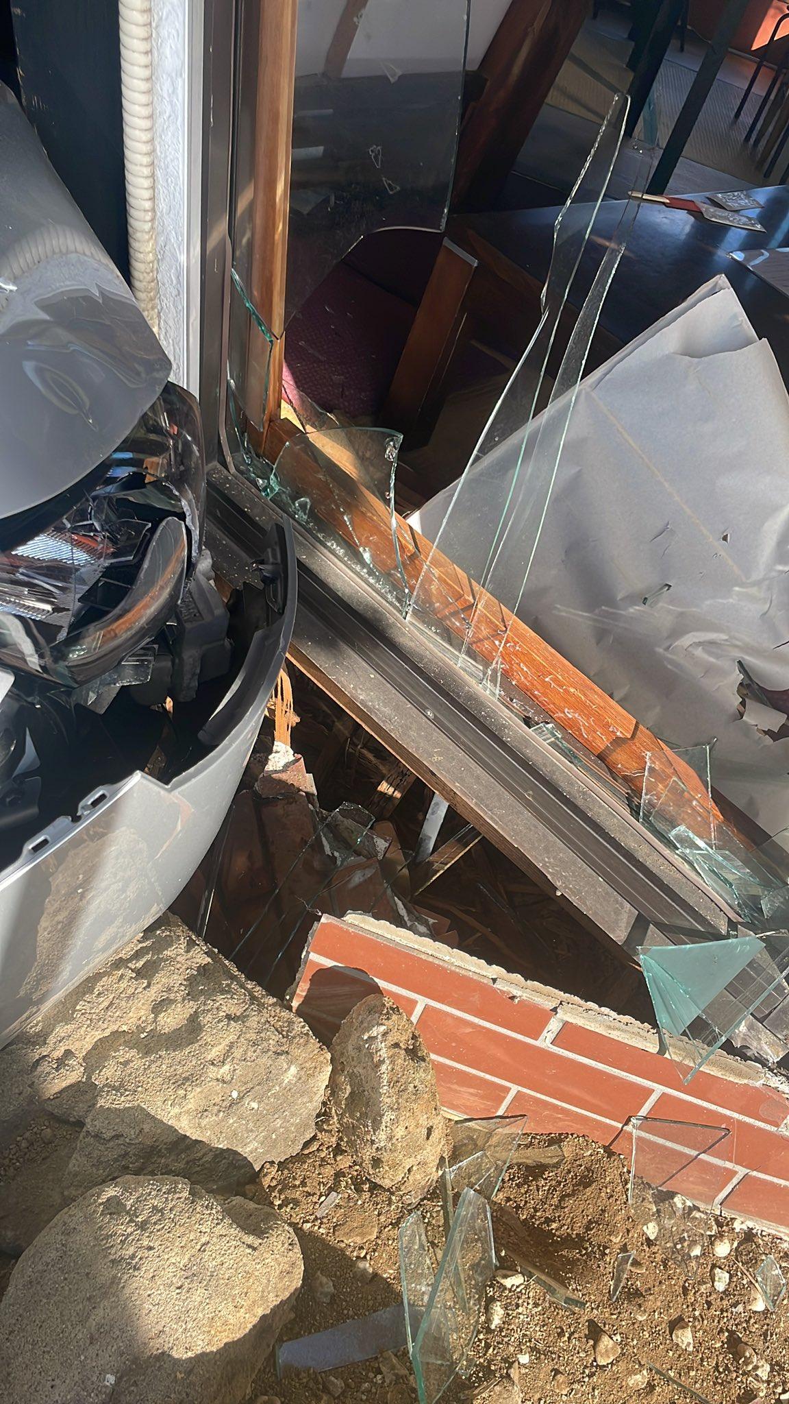 香港女遊客在日本靜岡縣伊豆市涉及交通意外,據報她駕駛的汽車撞向一間蕎麥麵店,導致一名顧客受傷。(網上圖片)