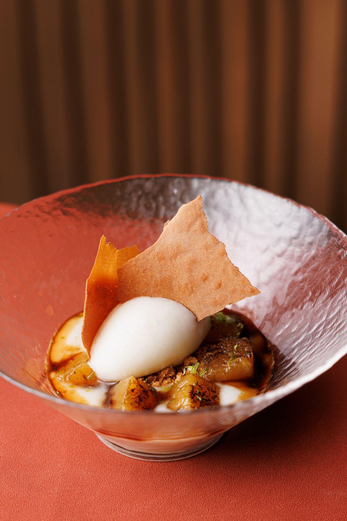 烤菠蘿甜點配自製椰奶及青檸雪葩 $86