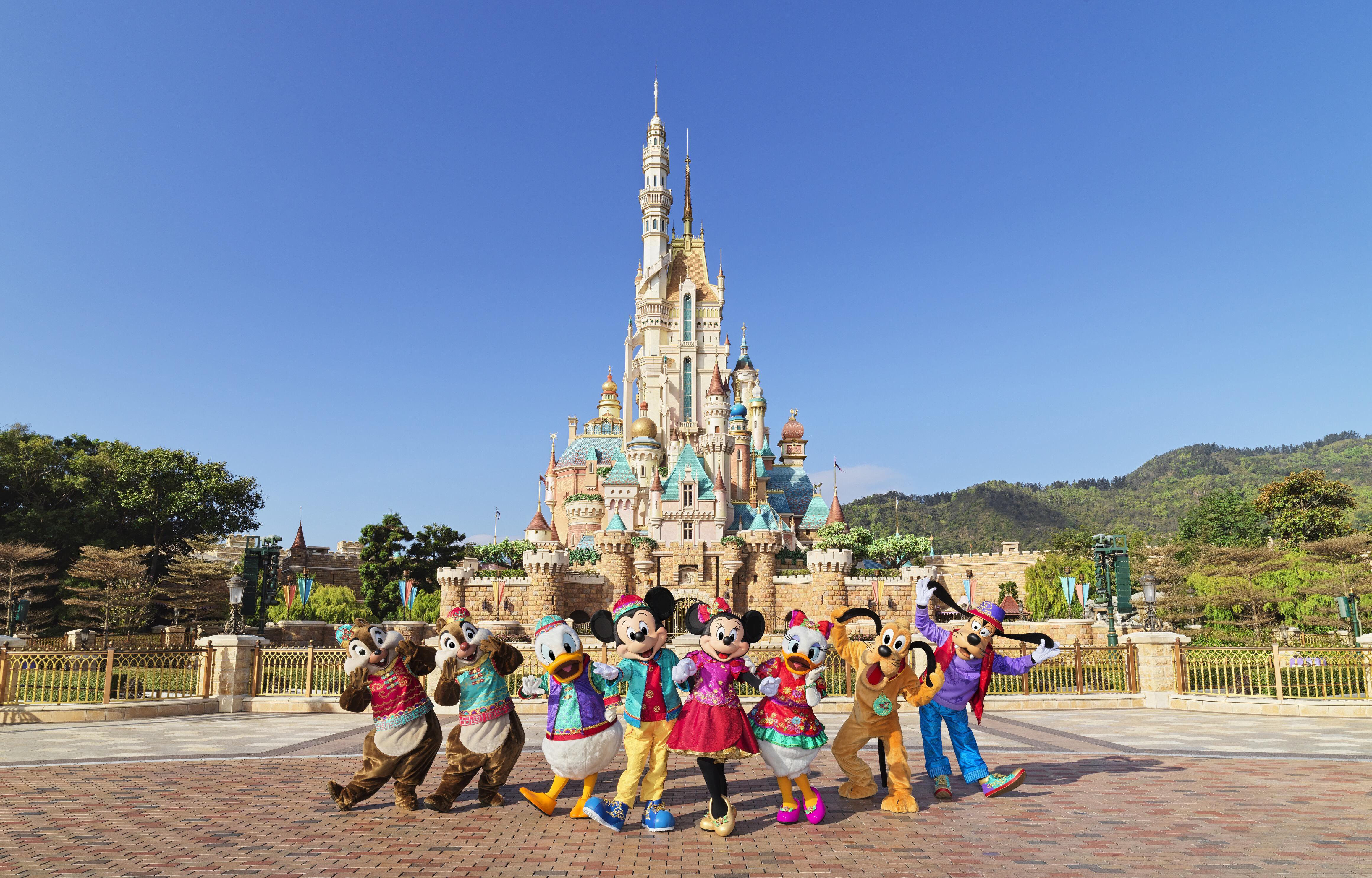 香港迪士尼於新年推出一系列蛇年新春慶祝活動。