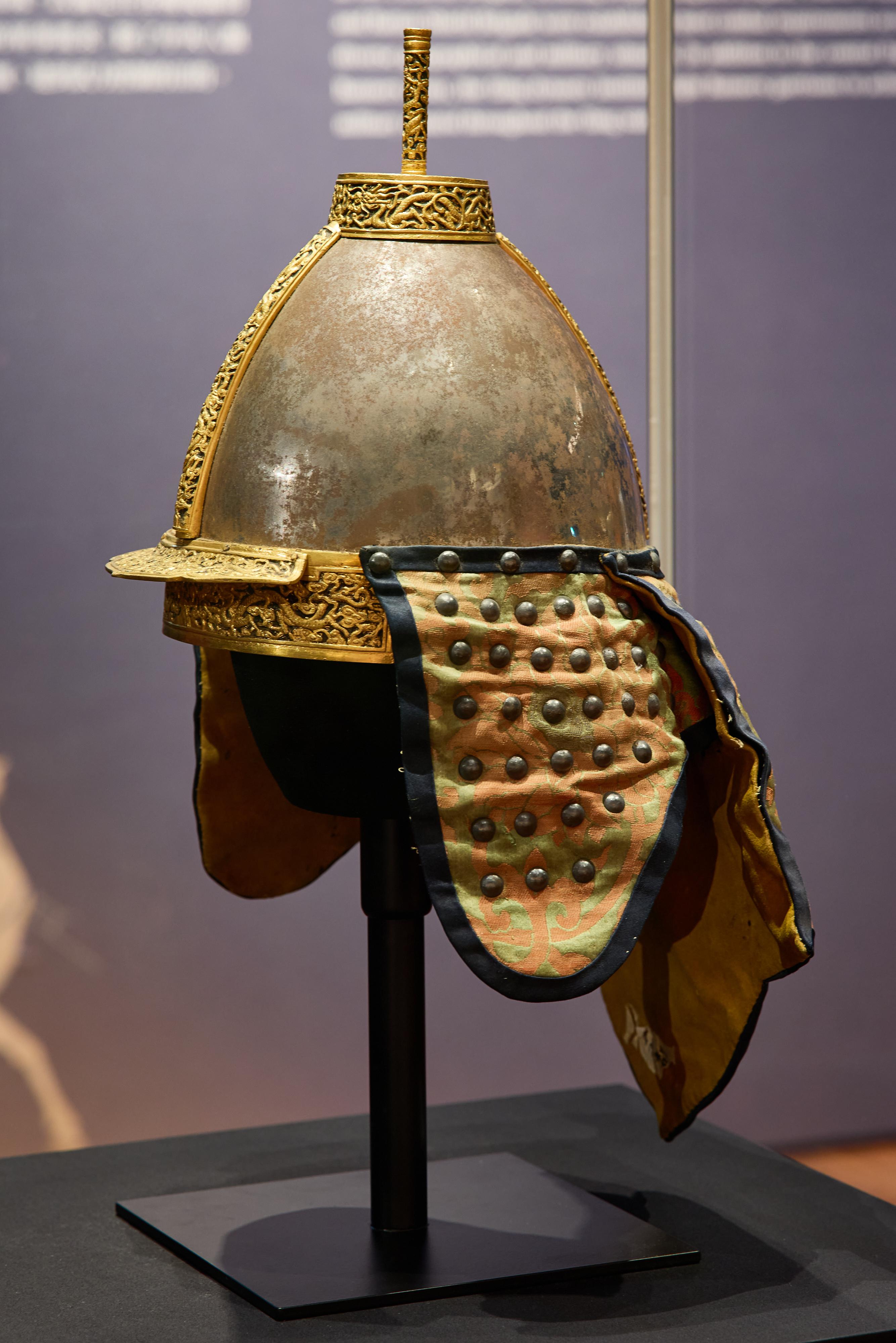 乾隆朝仿努爾哈赤御用盔 ( 故宮博物院提供)