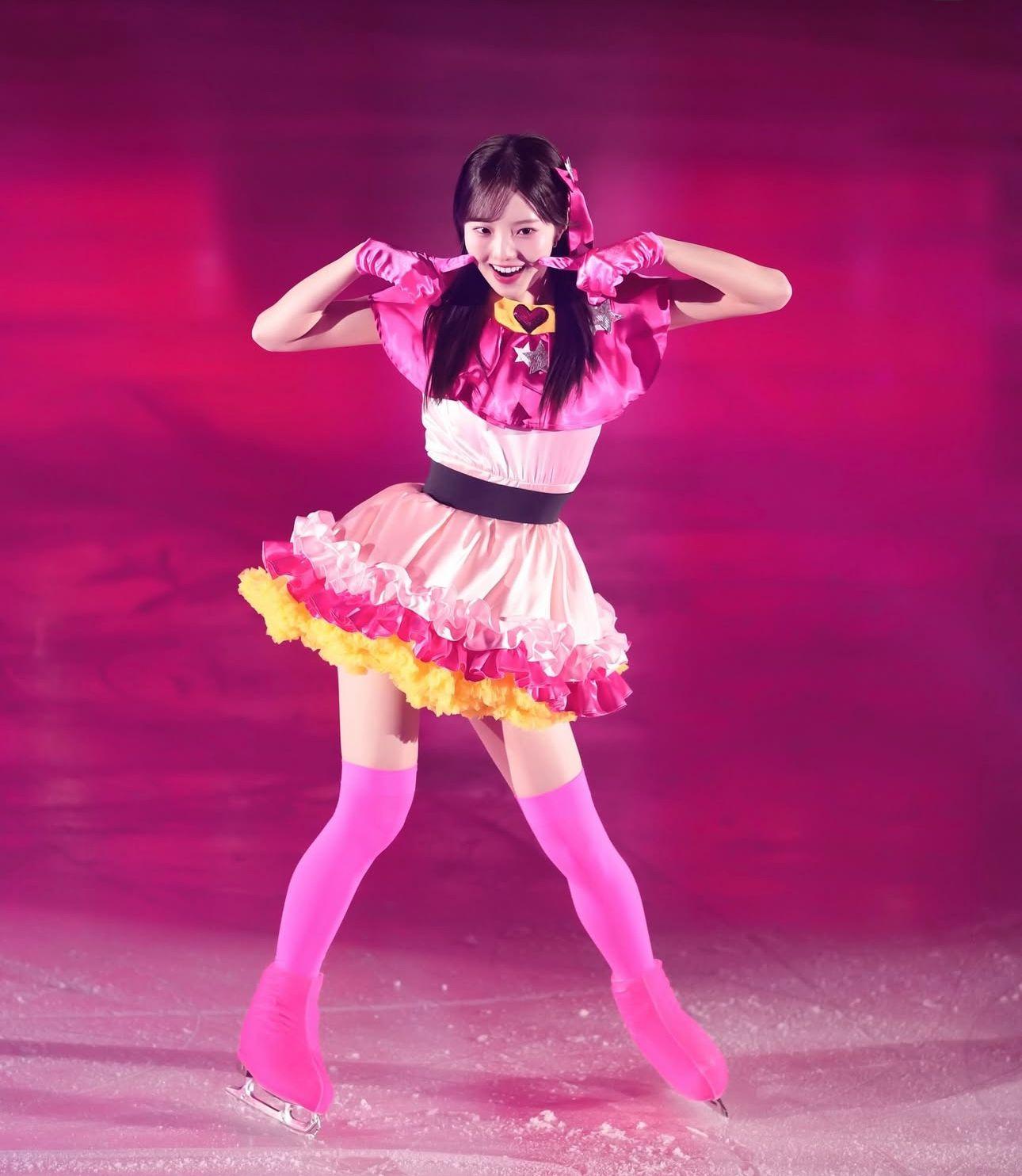 本田真凜化身《我推的孩子》中的星野愛亮相滑冰騷。