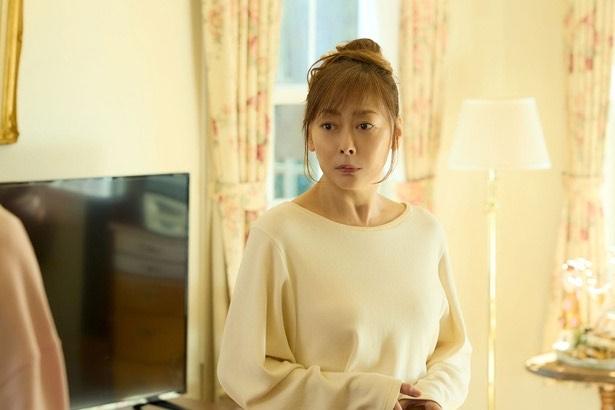 中山美穗在《家政夫三田園》中與吉田榮作扮演初戀情人。