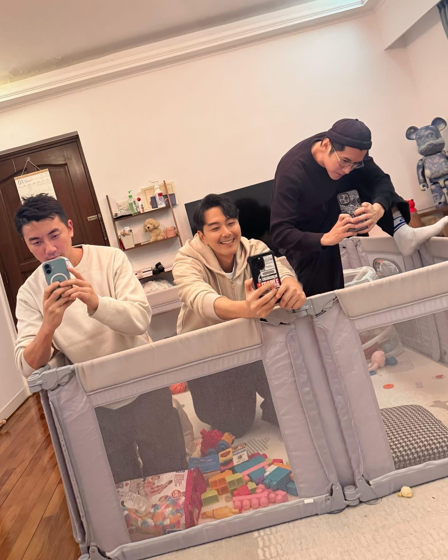 三位老公在旁邊為靚媽們擔任攝影師。