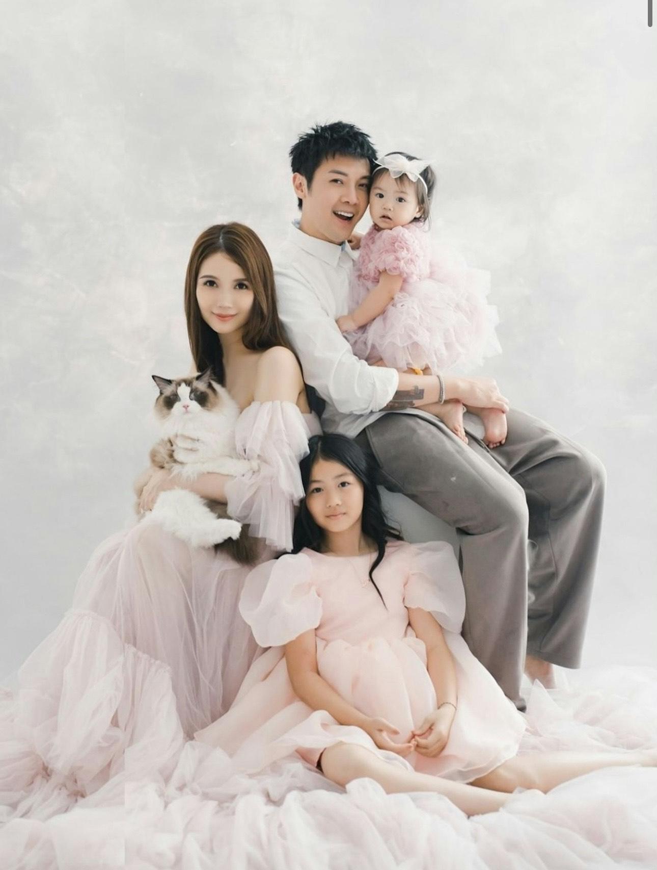 陳樂榣與Gordon 兩年抱兩,加埋與前夫所生的女兒Aria,一家五口相當幸福。