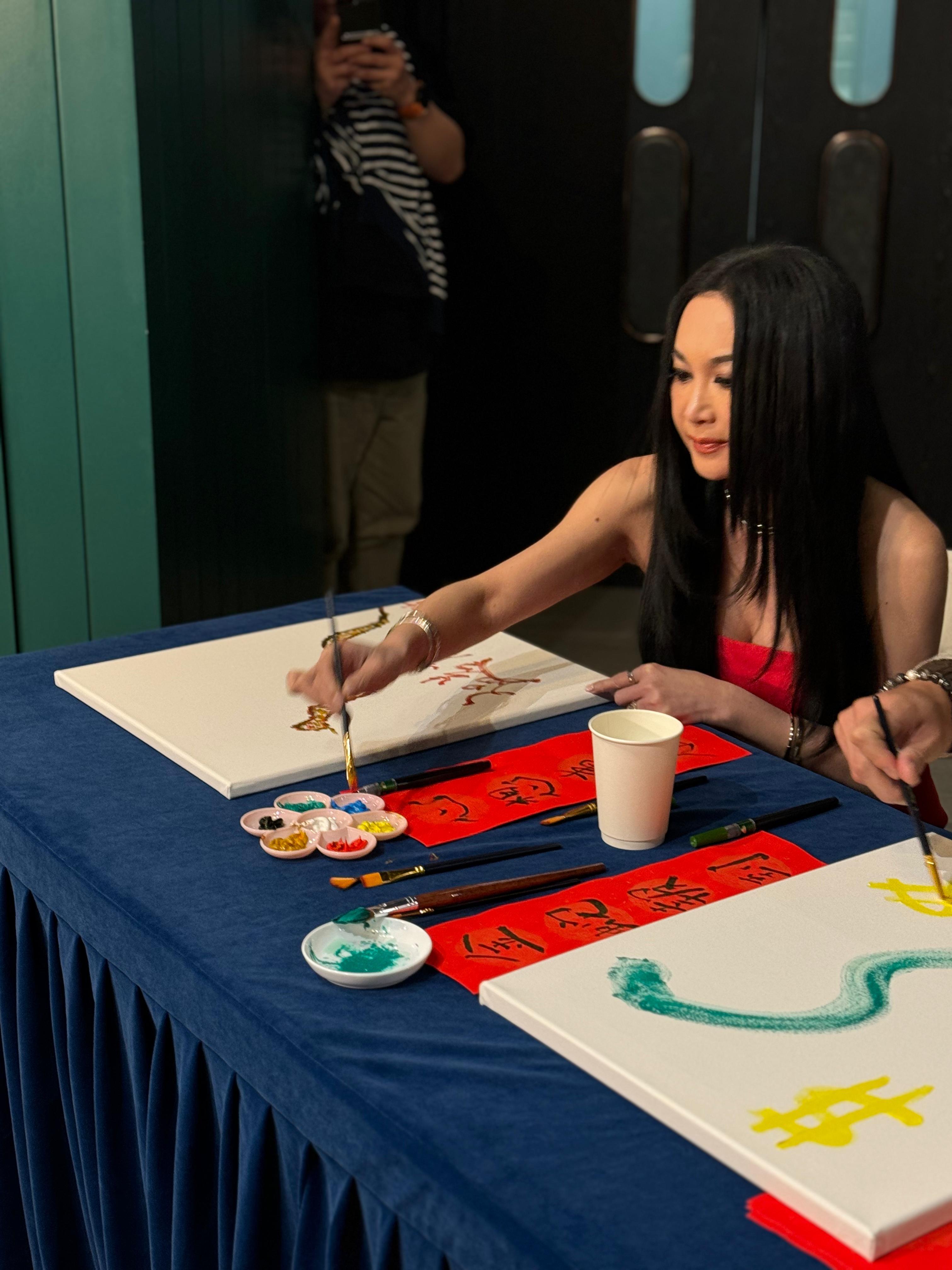 Irene再次出手繪畫賀蛇年。