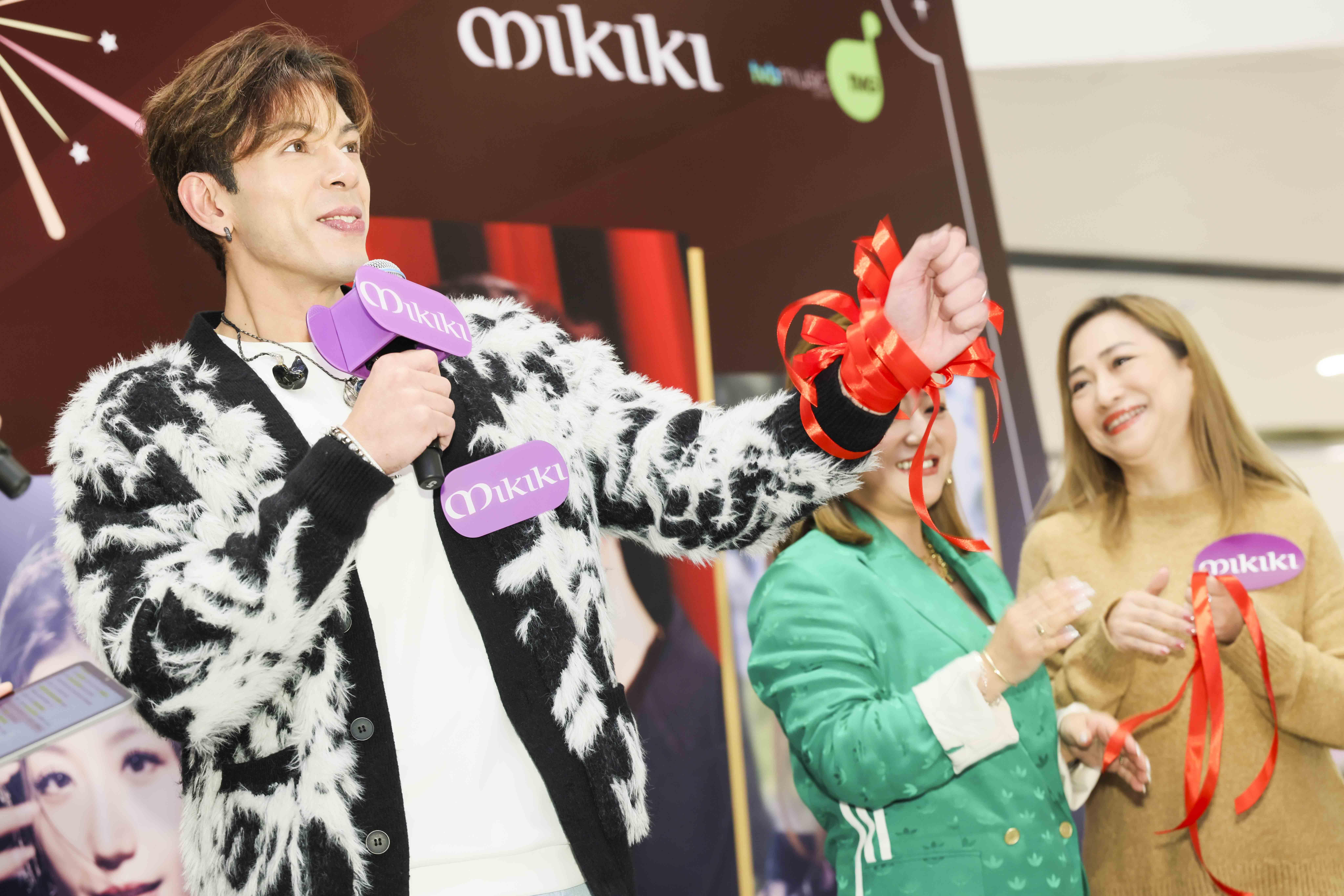 歌唱表演完結後便到「福利時間」,四位歌手與全場觀眾互動。