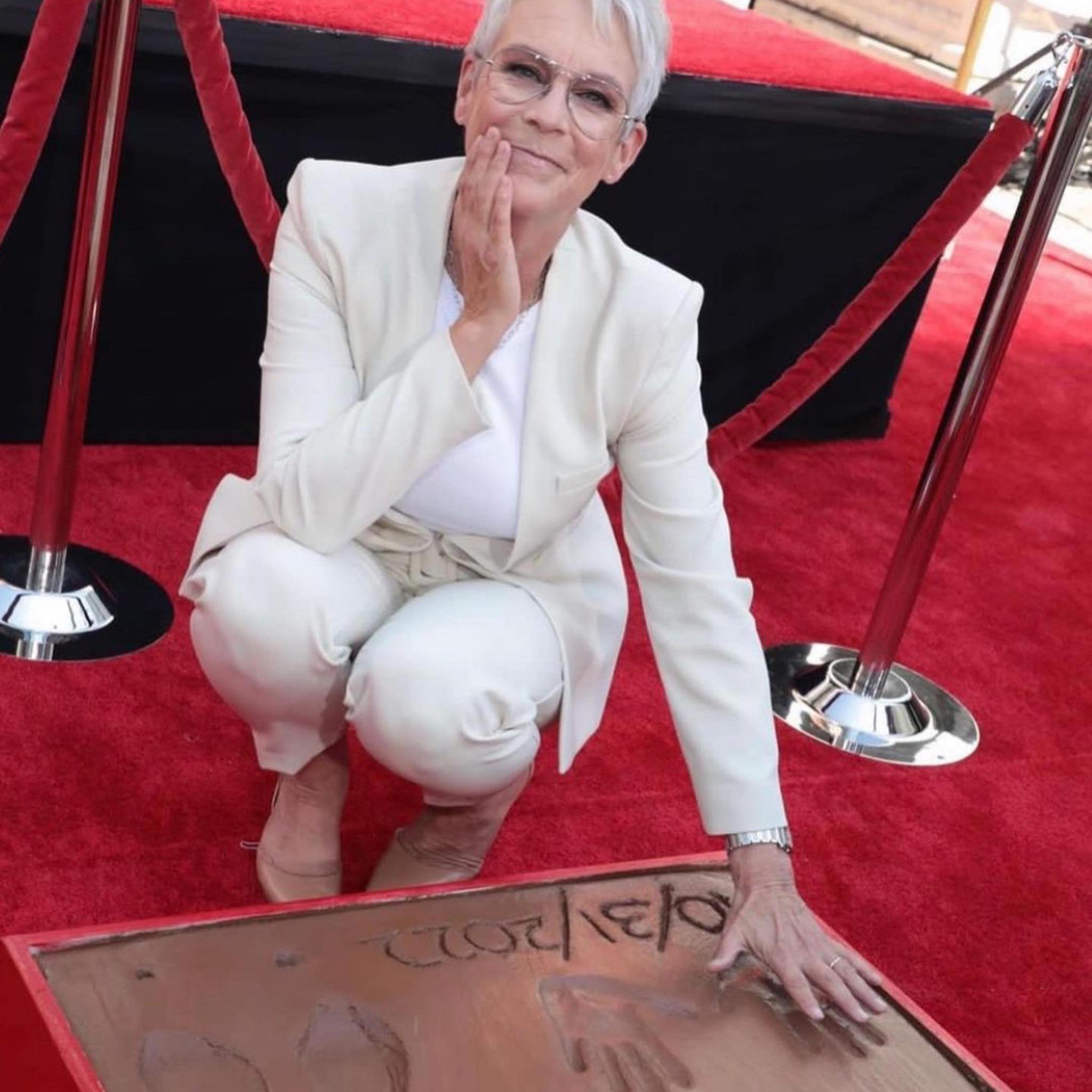 珍美李寇蒂斯捐贈了100萬美元幫助災民。