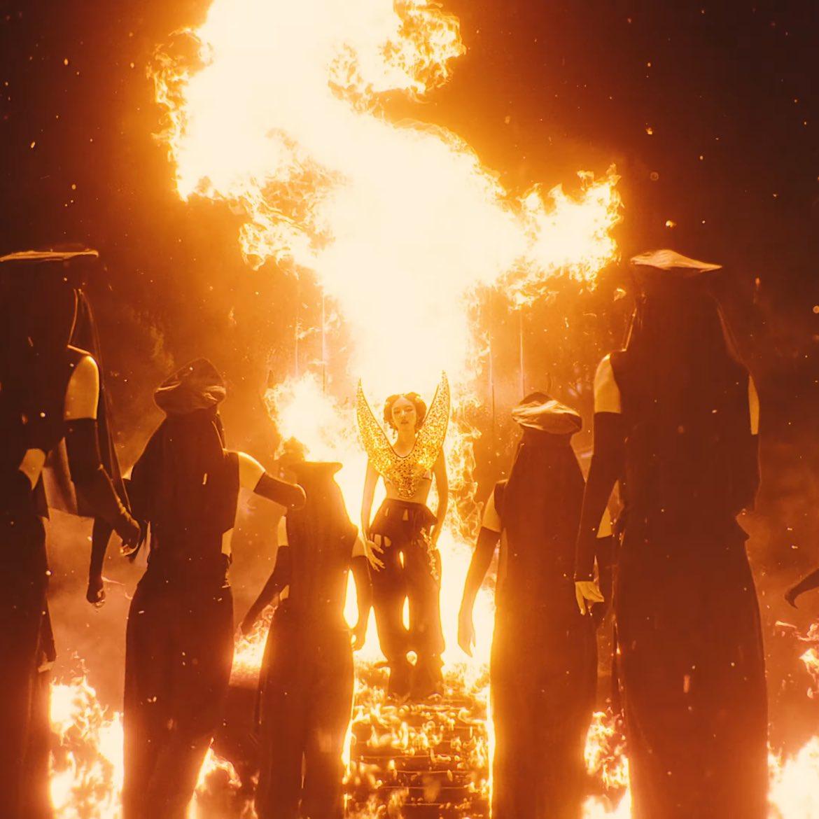 《ZEN》MV製作規模如電影般龐大,觀賞帶來前衛沉浸感。