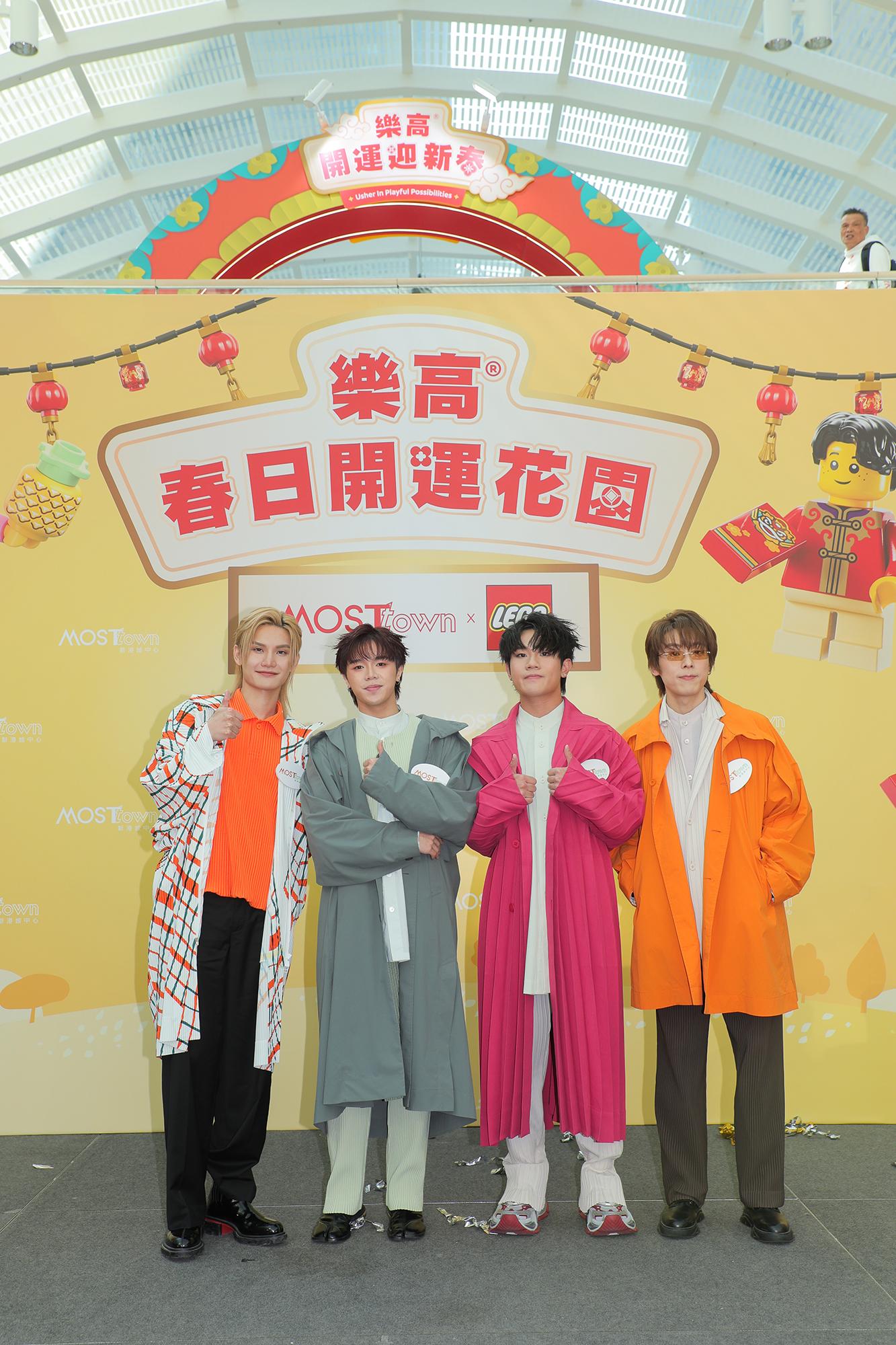 Jeremy李駿傑與ROVER陳鎮亨、王希晉及卓金樂出席馬鞍山MOSTown新港城中心「春日開運花園」揭幕禮。