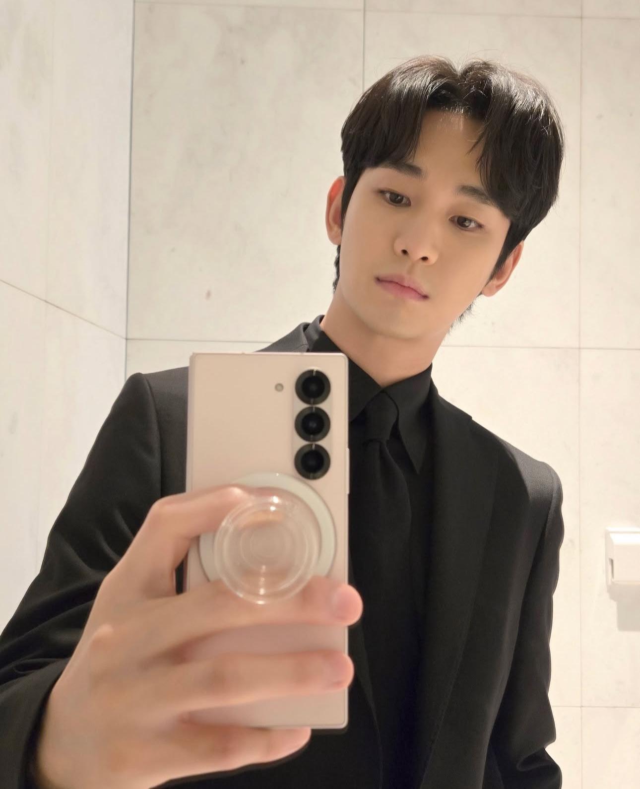 金秀賢再創事業高峰,工作不絕。