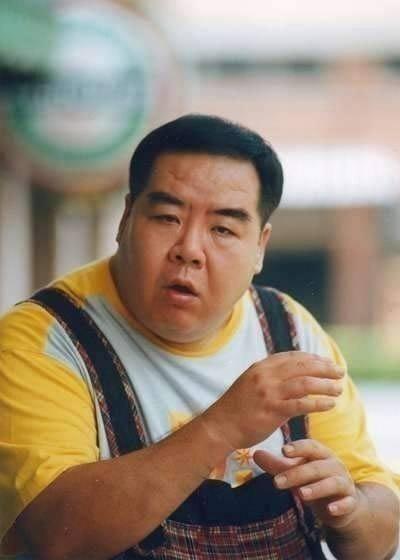 鄭則仕的代表角色智障少年「肥貓」,因電影爆紅,其後更拍下電視劇,同樣大受歡迎。(網上圖片)