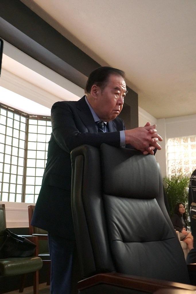 鄭則仕在電影《焚城》飾演保安局局長,是繼2017年後再跟好友劉德華合作。(網上圖片)