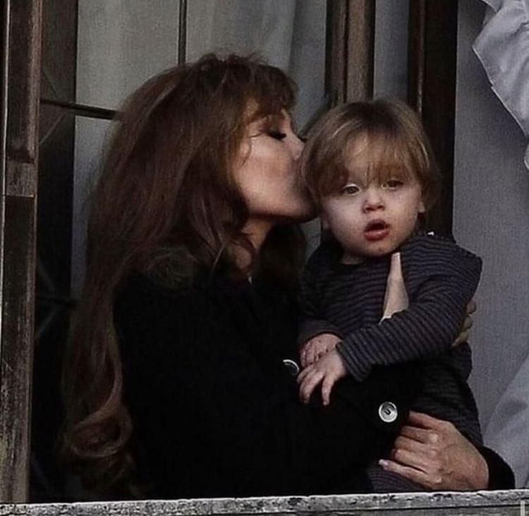 Knox是安祖蓮娜與畢彼特2008年生的龍鳳胎。