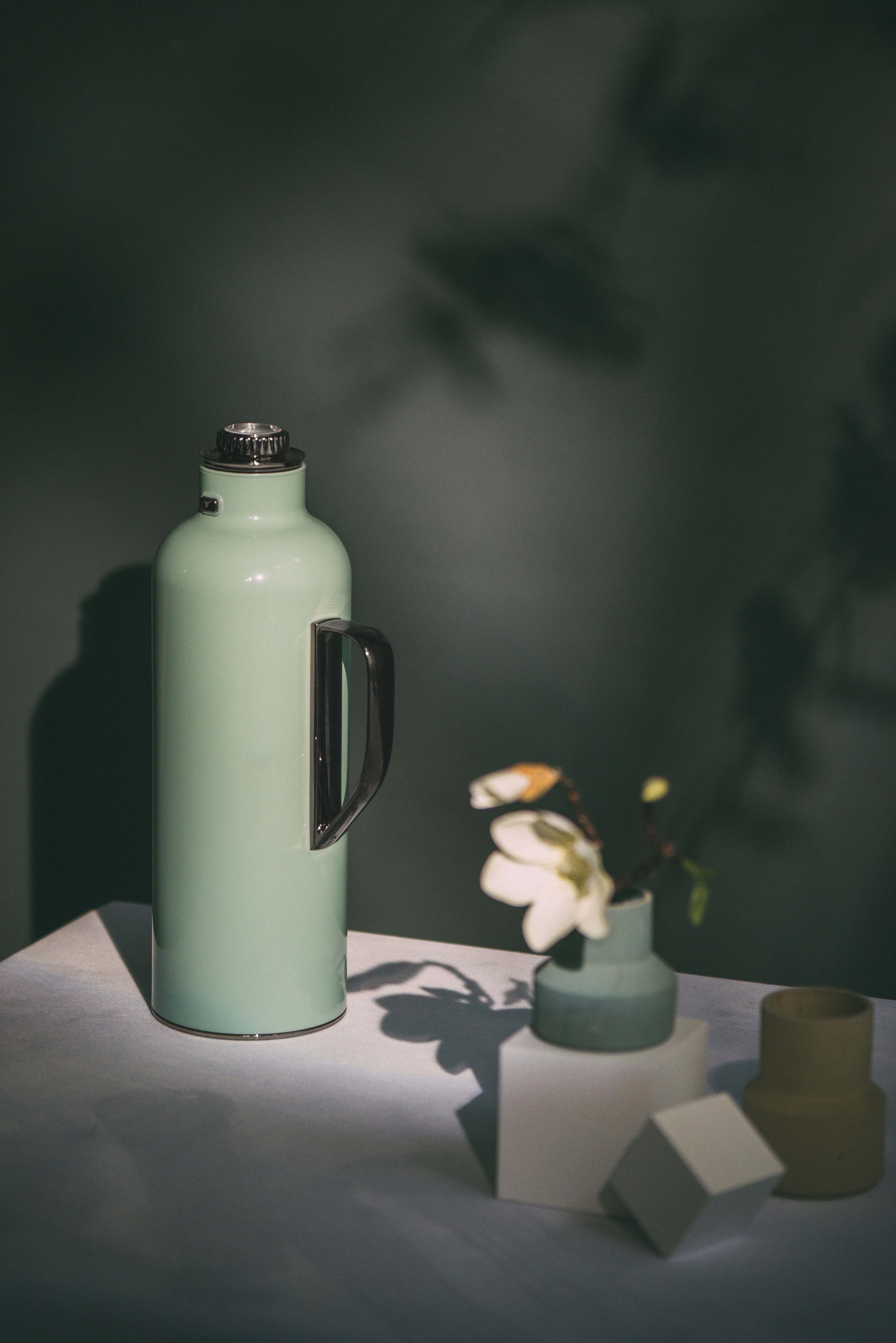 12個獨立品牌將產品包裝在時尚木盒中,以神秘禮盒的形式現場發售。