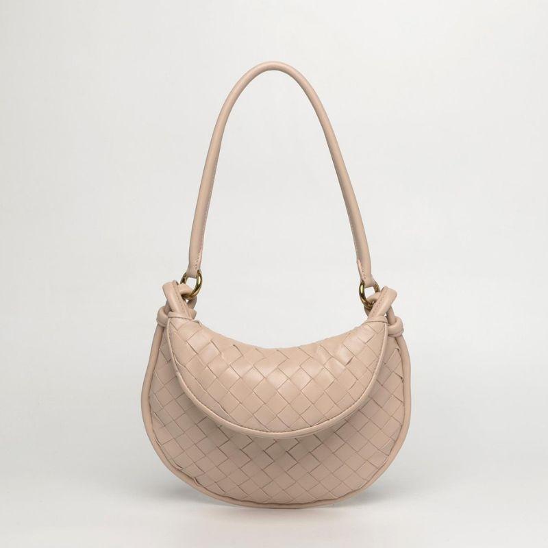 BOTTEGA VENETA側揹袋 原價:$26,500 折後價:$13,250