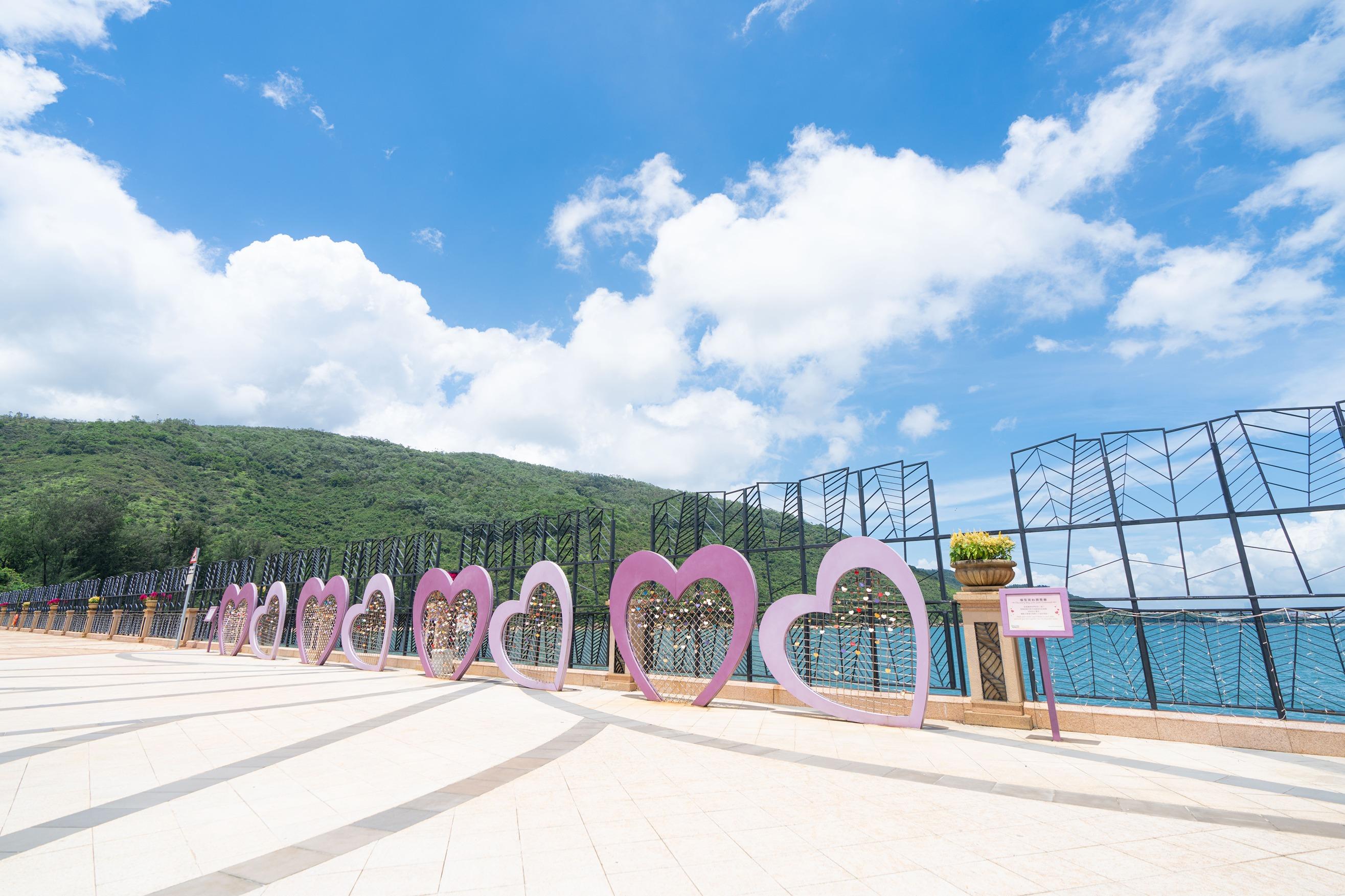 愉景灣還將會在D’Deck海濱長廊和愉景北心鎖長廊設置史諾比燈飾