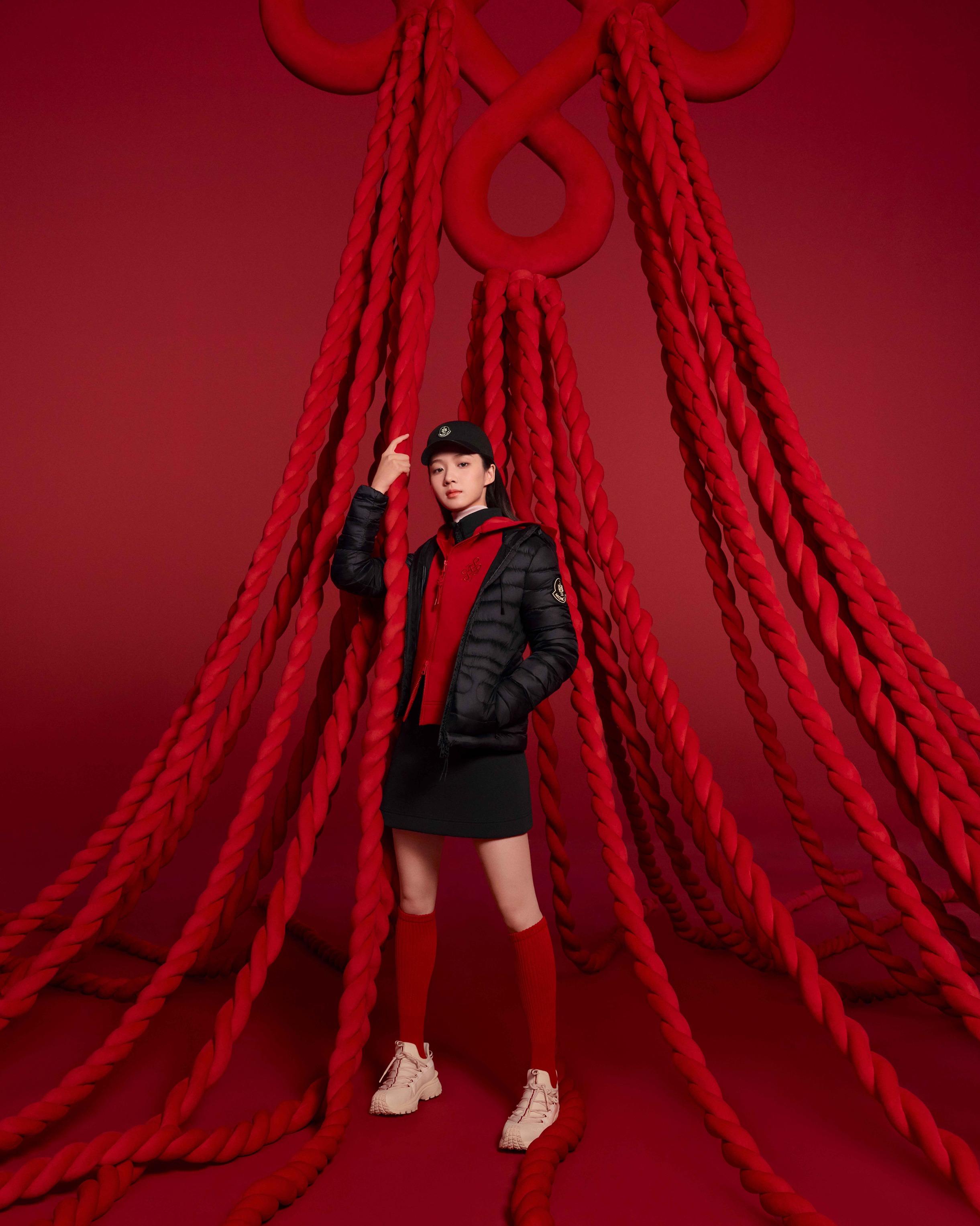 中國女星盧昱曉演繹Moncler 蛇年系列。